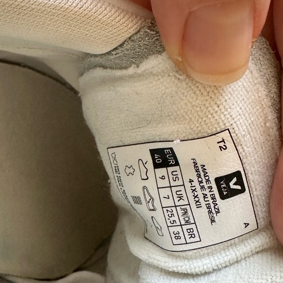 Veja campo White and Tan Sneakers - Picture 6 of 12